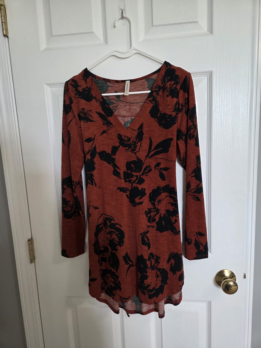 Emerald Long-Sleeve V-Neck Floral Tunic Dress in Rust and Black